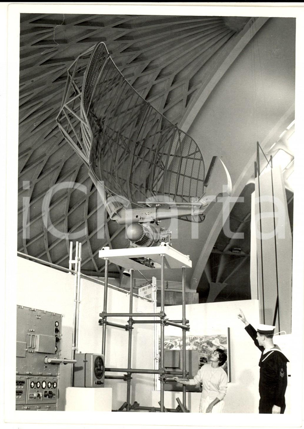 1958 TORINO VIII Mostra della Tecnica - Nuovo radar per la Marina Italiana *Foto Fotografia d'epoca con didascalia coeva. CONDIZIONI: GFORMATO: 13x18 cm    originale e autentica 1