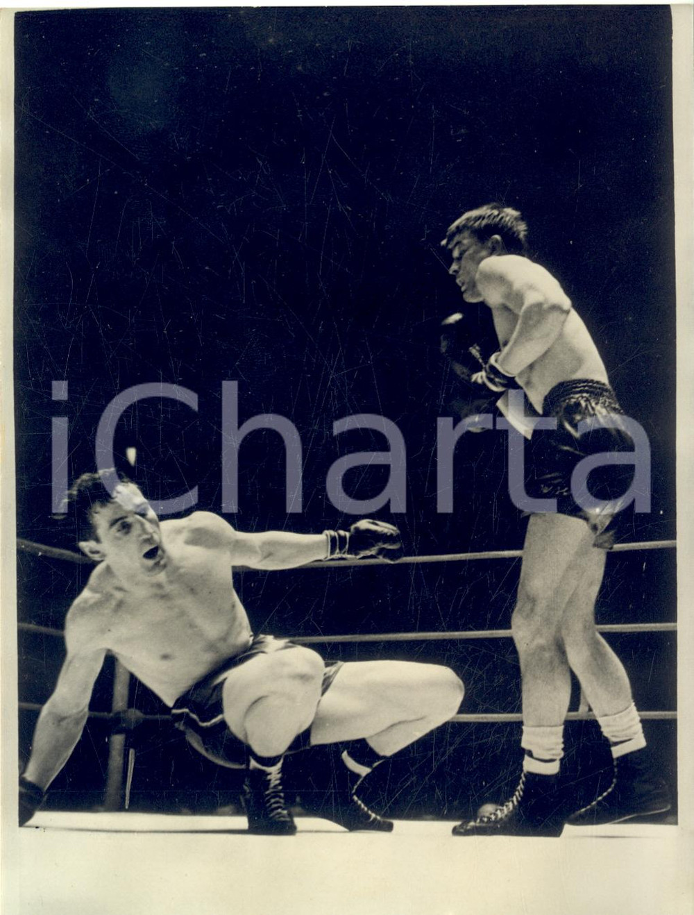 1961 PARIS BOXE Paul ROUX a terra nell'incontro con Wladislas KOPEC - Foto 18x13