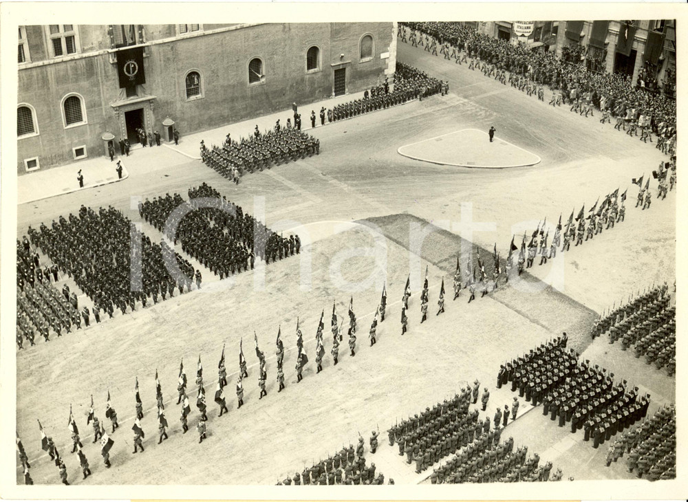 Fotografia d epoca originale 1938 ROMA Piazza VENEZIA Anniversario Intervento  Arrivo delle Bandiere Foto 1