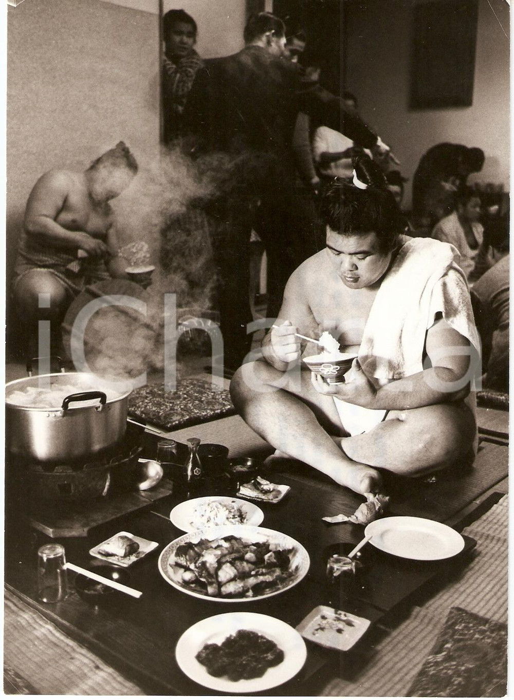 Fotografia d epoca originale 1978 WHO PHOTO Alimentazione lottatori di SUMO Fotografia SCHWAB 1