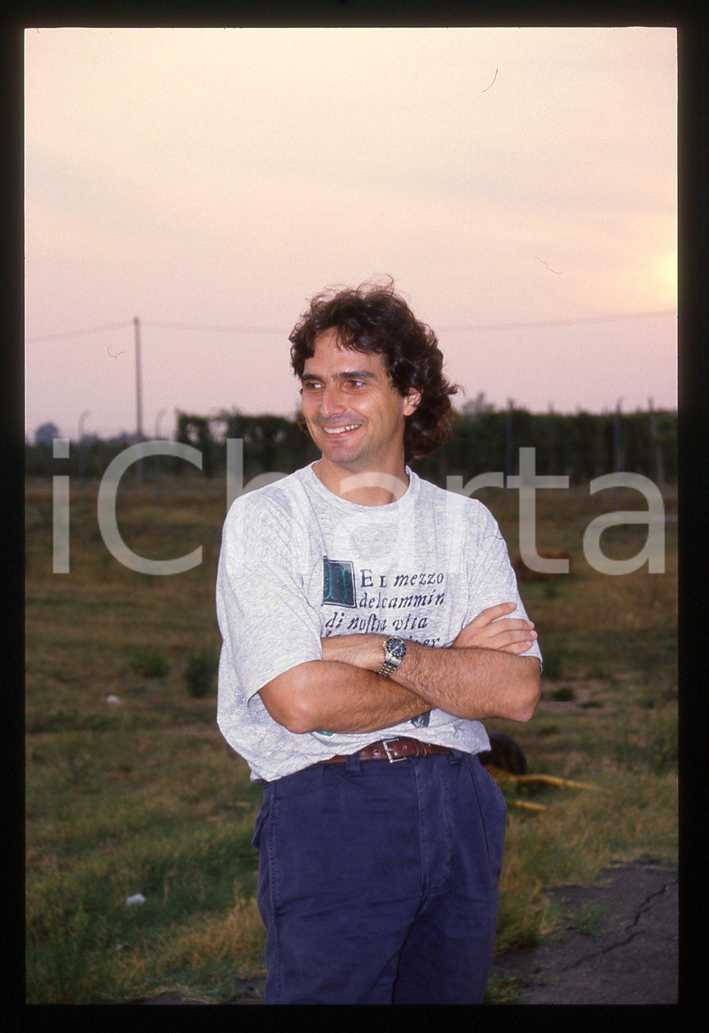 35mm vintage slide* 1988 VILLA SAN MARTINO Nelson PIQUET Pilota elicottero (37) Diapositiva scattata a Nelson Piquet durante l'esame per il brevetto di pilota di elicotteri presso la Scuola Nazionale Elicotteri-Aero Club d'Italia.  CONDIZIONI: GOODTutti i diritti riservati.E' severamente vietata la riproduzione. ICharta mette in vendita, sul negozio eBay e in esclusiva sul sito "icharta" il proprio archivio composto da numerose diapositive e negativi fotografici d'epoca, tutti originali e autentici, che attraversano la storia del costume italiano tra gli la fine degli anni Sessanta e Novanta.Si tratta di uno sguardo inedito sull'attualit&agrave;, la politica, la vita quotidiana, il gossip e la cultura, che fotografa il cambiamento della nazione in quest'ultimo scorcio del XX secolo. Un'occasione unica per il mercato del collezionismo, che vede finalmente disponibile un archivio eccezionale per vastit&agrave;, tematiche e condizioni, in un settore (il negativo fotografico e la diapositiva) di assoluta novit&agrave; e dalle interessanti prospettive di investimento.     originale e autentica 1