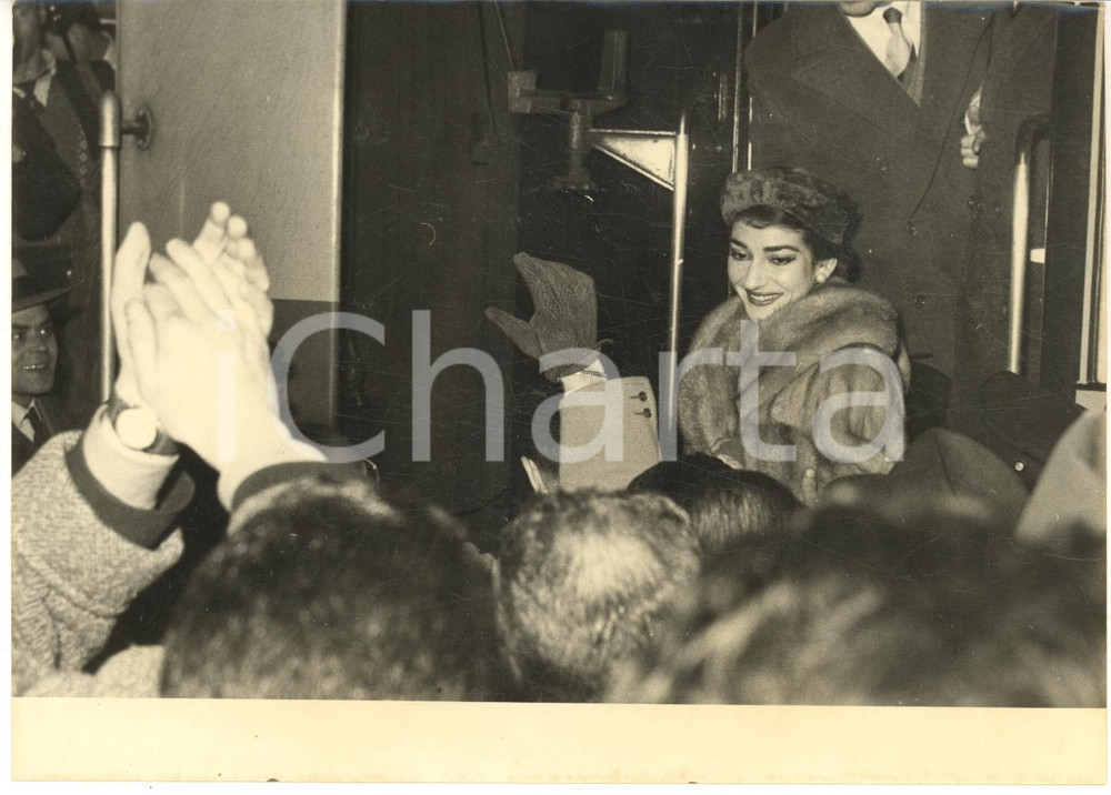 1958 MILANO Stazione Centrale - Arrivo di Maria CALLAS tra gli ammiratori *Foto