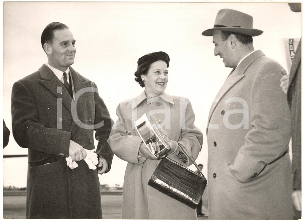 1956 ROMA CALCIO Conte Mario VASELLI accoglie Jesse CARVER allenatore LAZIO Foto