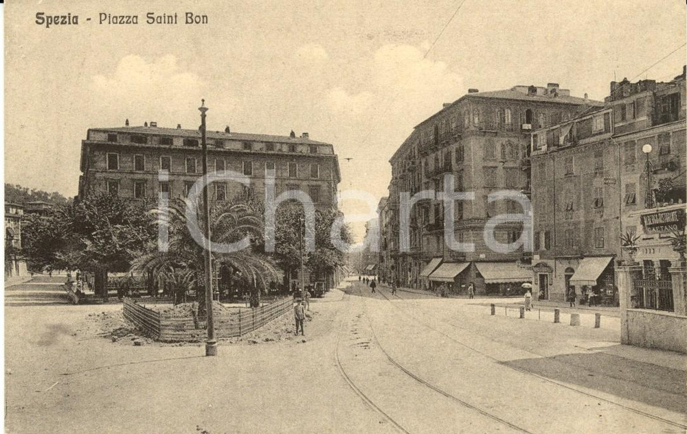 Cartolina originale da collezione 1930 ca SPEZIA Veduta Piazza SAINT BON Albergo GAETANO Cartolina ANIMATA FP NV 1