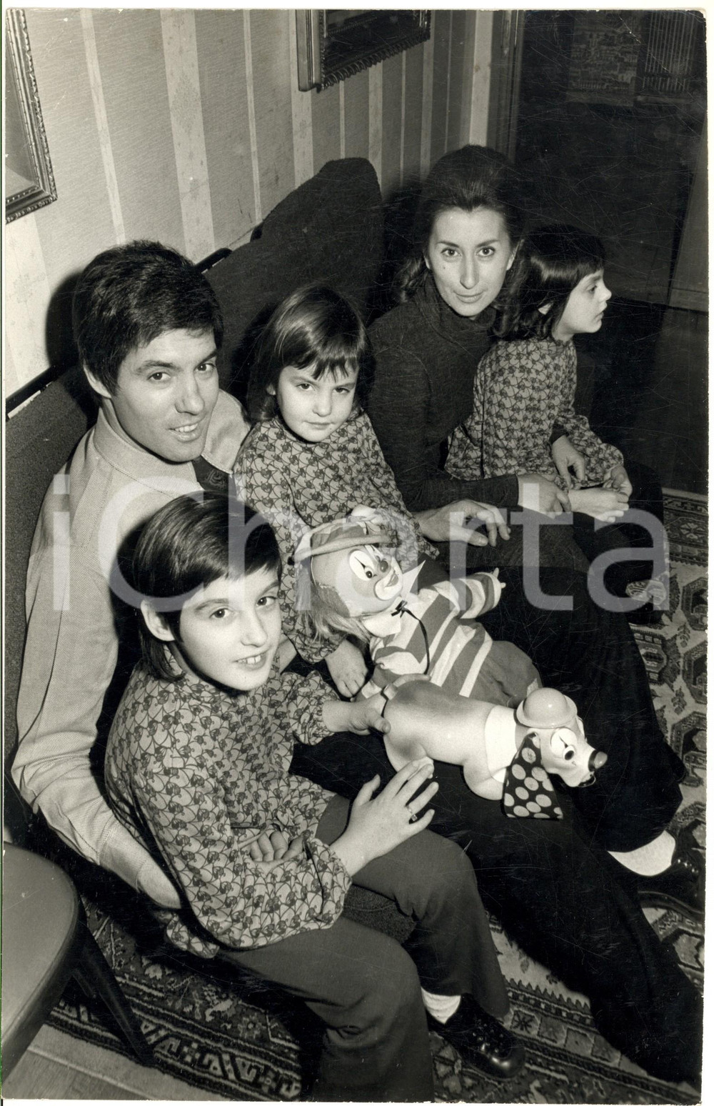 1971 CALCIO JUVENTUS Sandro SALVADORE in casa con la famiglia (2) Foto 20x30 cm