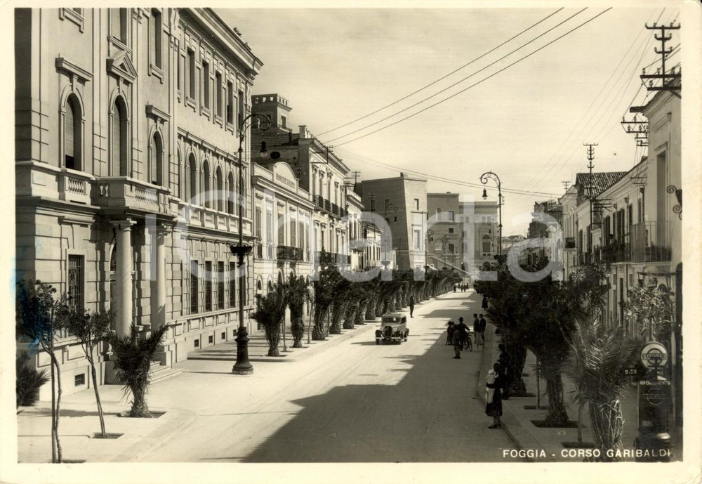 Cartolina originale da collezione 1940 ca FOGGIA Auto e passanti in Corso GARIBALDI Cartolina postale FG VG 1