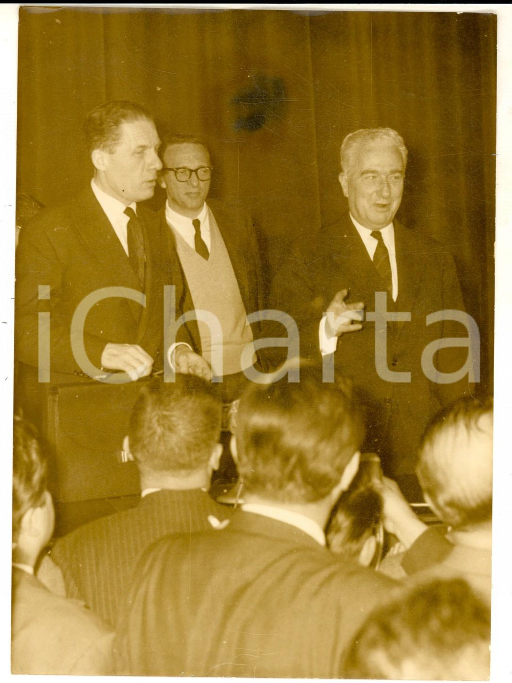 Fotografia d epoca originale 1961 ConfÃ©rence d EVIAN pour l ALGERIE  Louis JOXE pendant son discours Photo 1