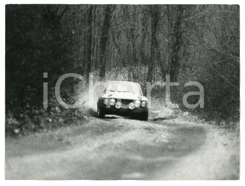 Fotografia d epoca originale 1970 ca RALLY Lancia Fulvia CoupÃ© durante gara nel bosco Foto JOLLY CLUB 1