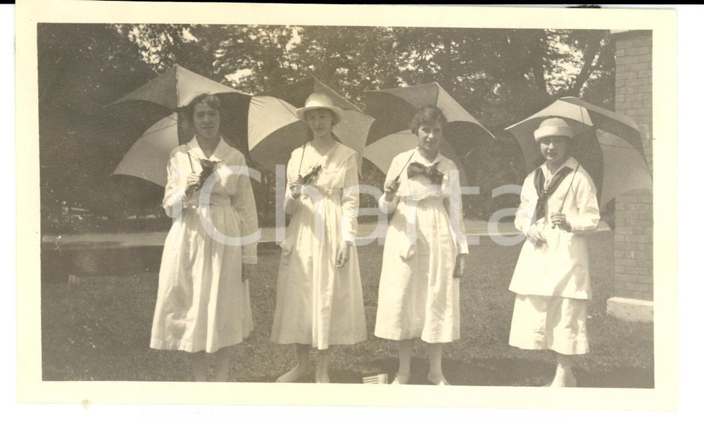 Fotografia d'epoca originale 1913 ADAMS (USA) High School Girls with parasols *Photo 1