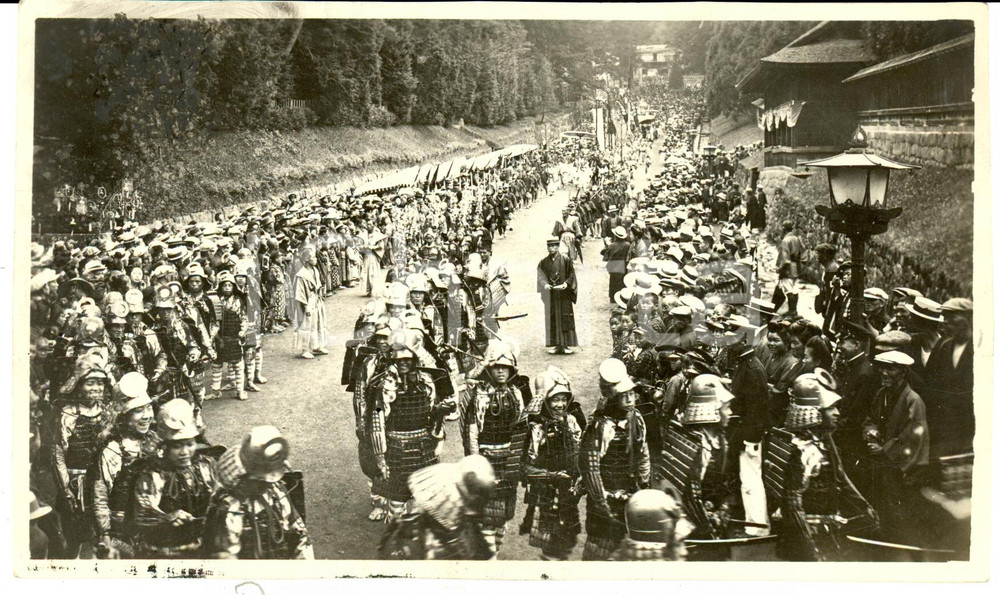 Fotografia d epoca originale 1930 ca NIKKO GIAPPONE Guerrieri in armature antiche per processione sacra 1