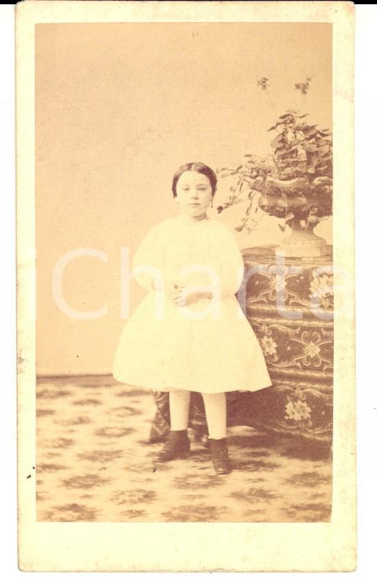 Fotografia d epoca originale 1870 ca  CLERMONTFERRAND F Ritratto di bambina in abito bianco Foto RENAUD 1