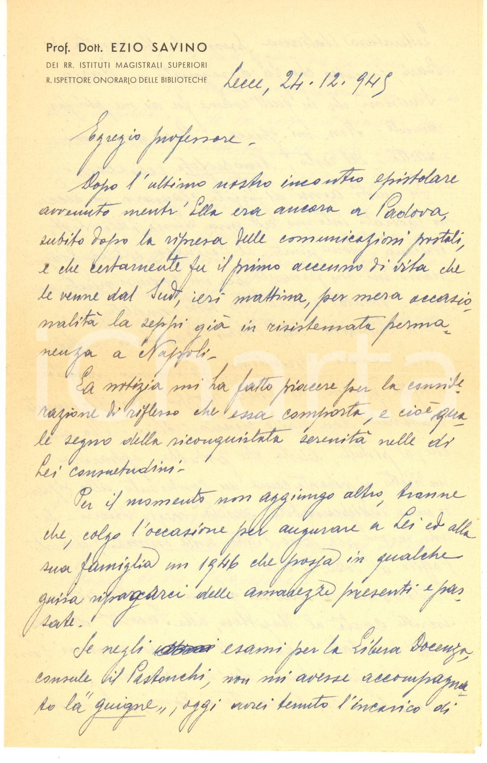1945 LECCE Ezio SAVINO al lavoro sulla sua "Storia della letteratura" Autografo Lettera autografa del docente e studioso Ezio Savino, che annuncia il suo lavoro a una storia letteraria:"... ho lavorato intorno ad una storia della letteratura italiana. Sono giunto al Carducci...vorrebbe essere un testo completo per i corsi superiori. Forse per&ograve; presenta il difetto (pratico) di essere troppo filosoficamente elaborata..."..Su carta intestata.CONDIZIONI: FAIR (piegature d'epoca)PAGINE: 4 (1 bianca)    originale e autentica 1