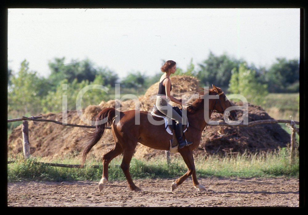 35mm vintage slide* 1995 ca COSTUME Alessandra MARTINES Ritratta a cavallo (2)