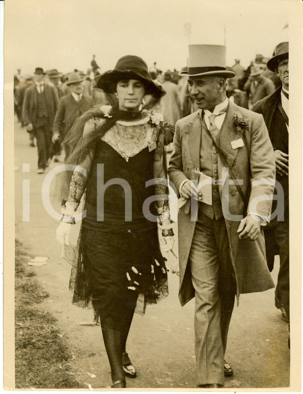 Fotografia d epoca originale 1940 ca ASCOT UK William DOUGLAS WEIR e la moglie ad una competizione ippica 1