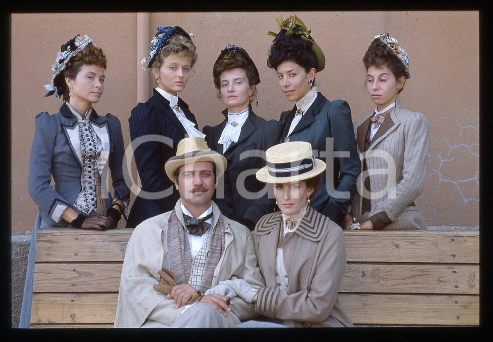 35mm vintage slide*1995 LA FAMIGLIA RICORDI - Massimo GHINI con il cast (2)