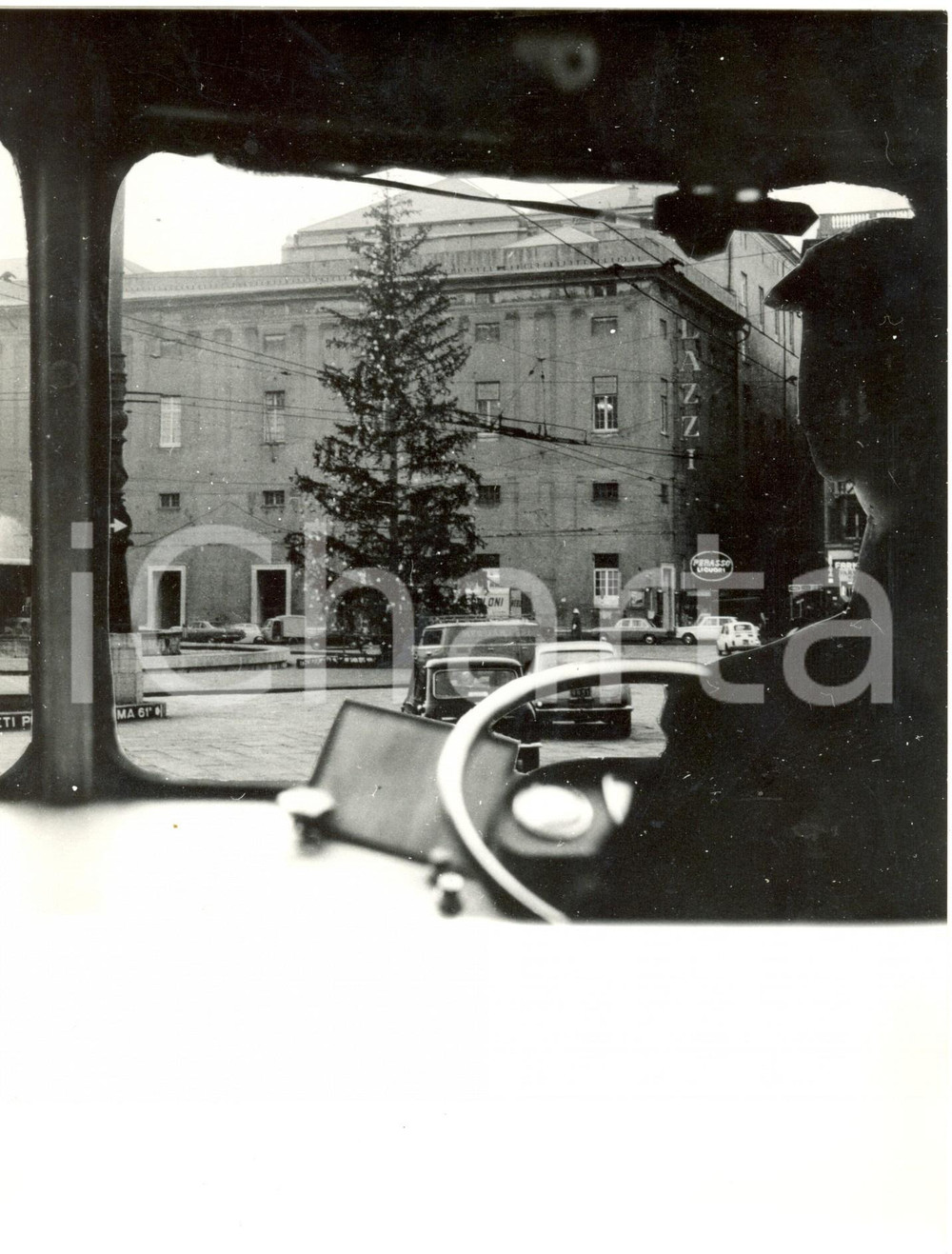 Fotografia d epoca originale 1960 ca GENOVA PIAZZA DE FERRARI Veduta dell albero di Natale Foto ARTISTICA 1