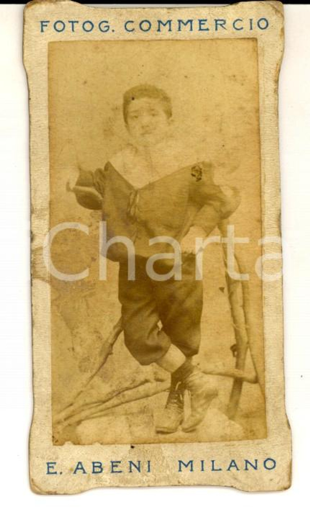 Fotografia d epoca originale 1890 ca MILANO Ritratto di piccolo marinaretto Fotografia Enrico ABENI 5x8 cm 1