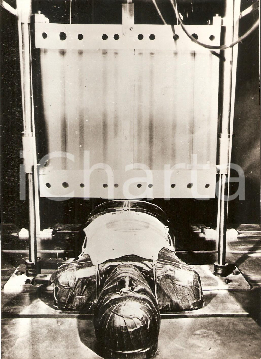 Fotografia d epoca originale 1968 MILFORD MICHIGAN Crash test con ghigliottina alla GENERAL MOTORS Foto 1