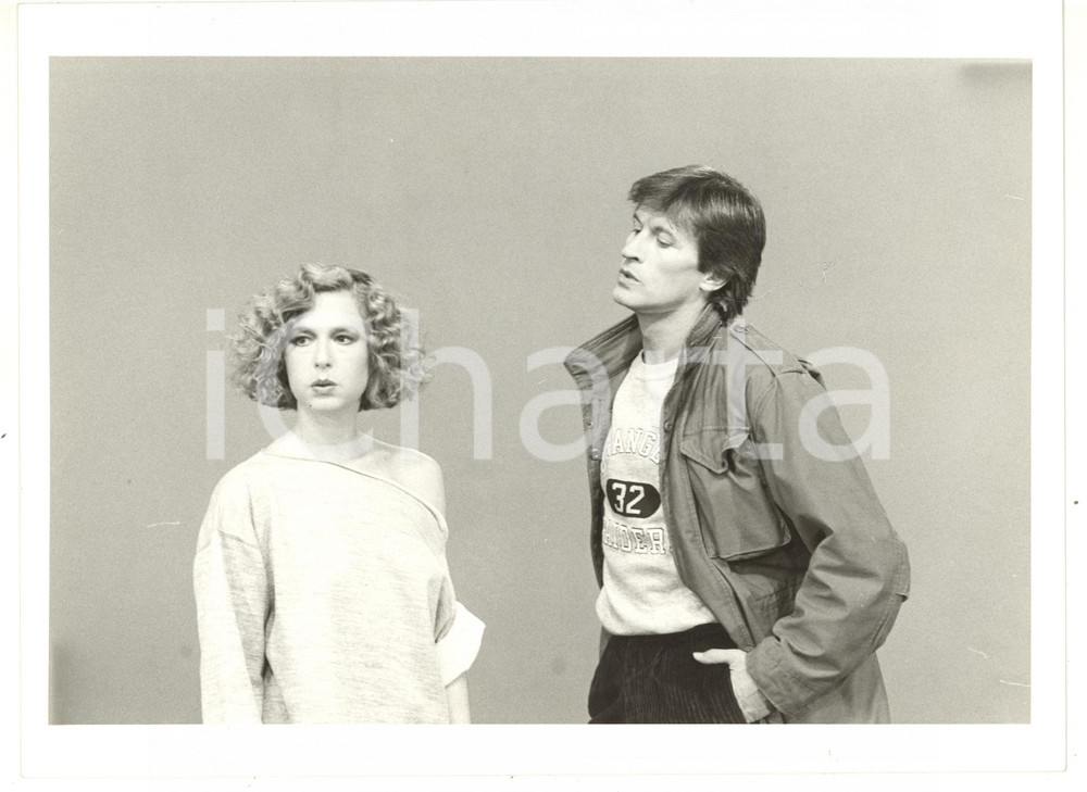 1985 ca COSTUME Loretta GOGGI con Gianni BREZZA - Sketch comico *Foto 24x18 cm