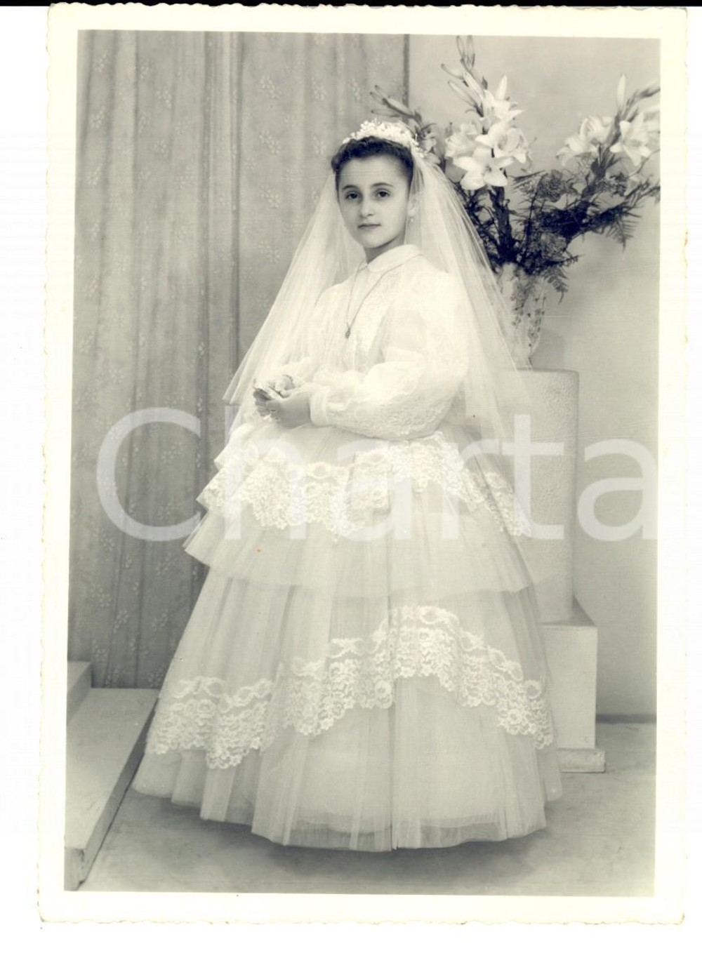 Fotografia d epoca originale 1950 ca VIGEVANO PV Bambina nel giorno della Prima Comunione Foto FAGGIONI 1
