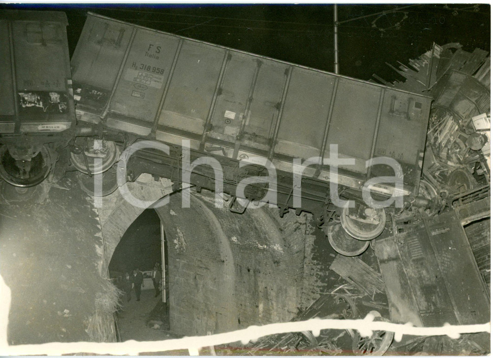 1959 CHIOMONTE (TO) Disastro ferroviario - Il treno deragliato *Foto 18x13 cm