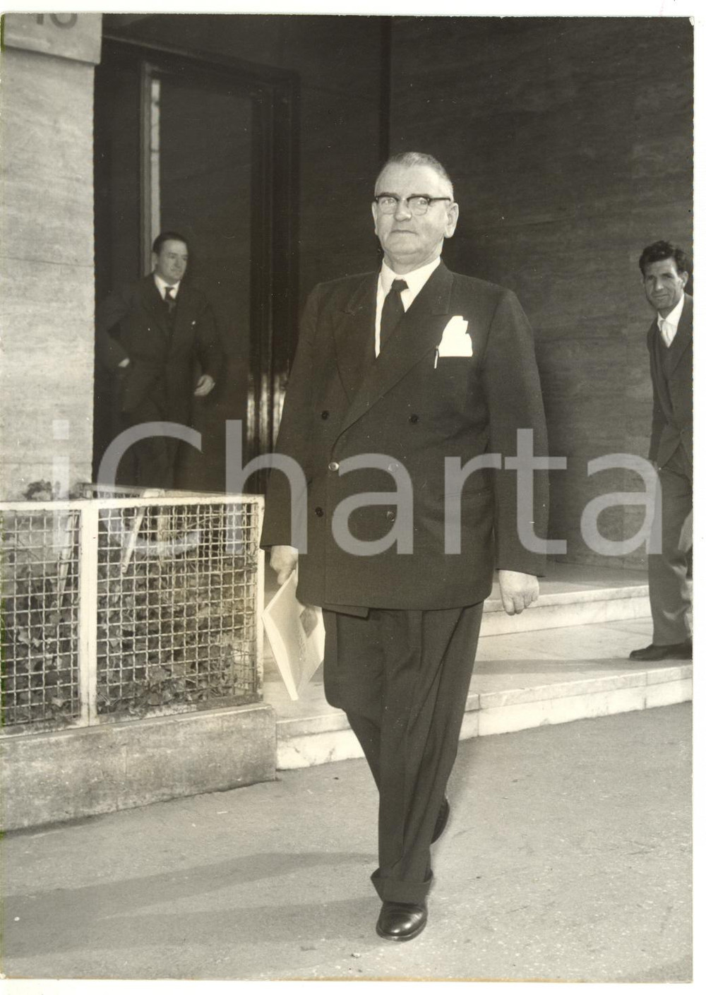 1957 ROMA Morgan PHILIPS Ritratto del leader laburista inglese *Foto 13x18 cm  Fotografia d'epoca con didascalia coeva.  CONDIZIONI: G FORMATO: 13x18 cm     originale e autentica 1