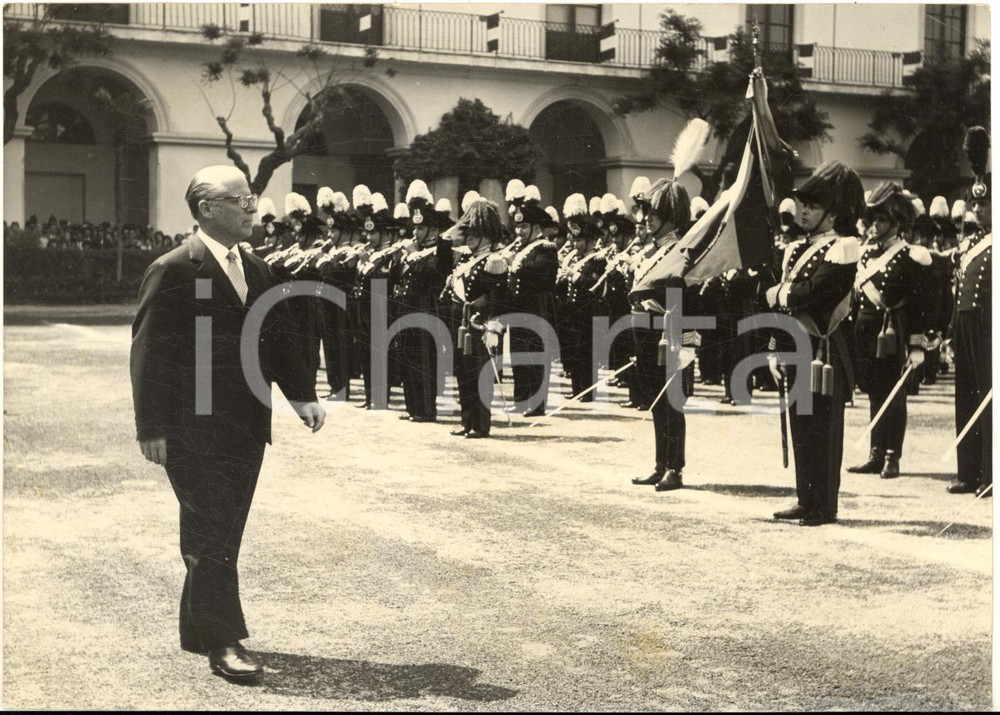 1959 ROMA Giovanni GRONCHI alla caserma dei Carabinieri di via Legnano *Foto