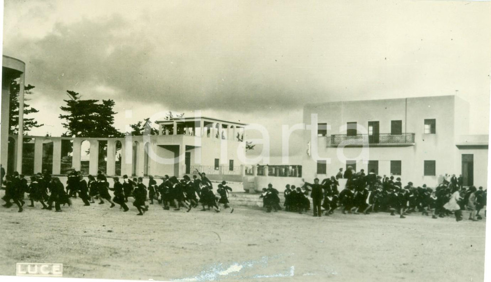 Fotografia d epoca originale 1935 VILLAGGIO GIOVANNI BERTA LIBIA Giochi scolastici alunni classe italiana 1