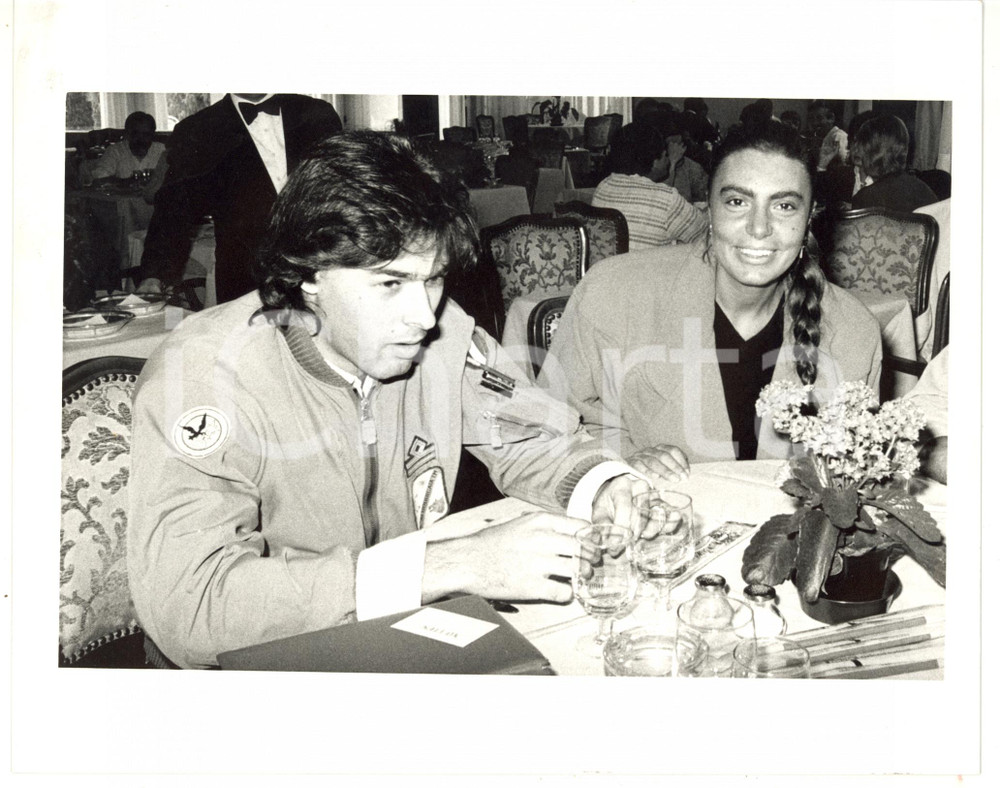 1985 ca COSTUME Loredana BERTÈ a pranzo con il marito Roberto BERGER *Foto