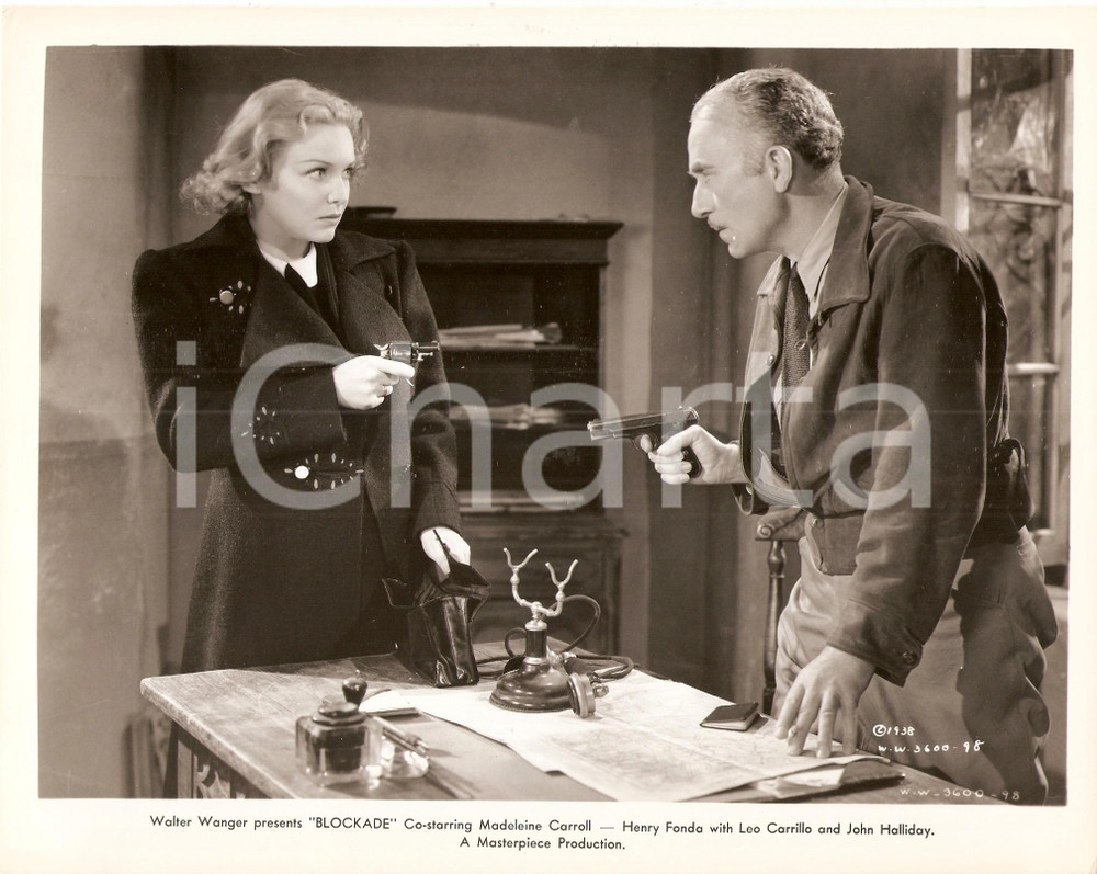 Fotografia d epoca originale 1938 BLOCKADE Carlos DE VALDEZ Madeleine CARROLL duello con pistole Foto 1