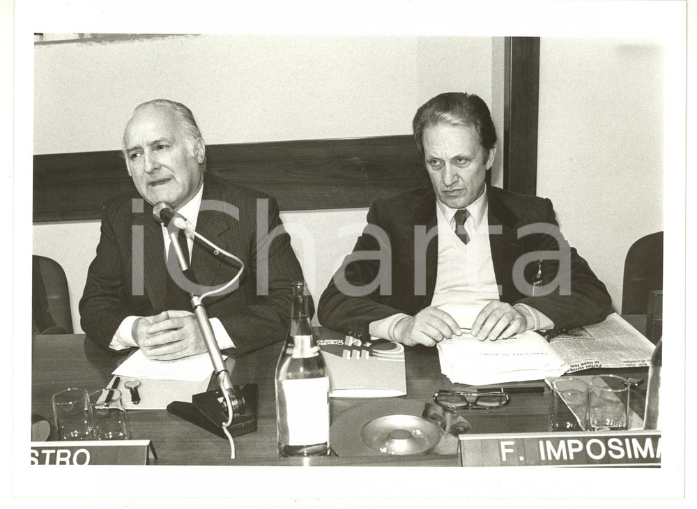 1985 ca ROMA Oscar Luigi SCALFARO con Ferdinando IMPOSIMATO durante conferenza