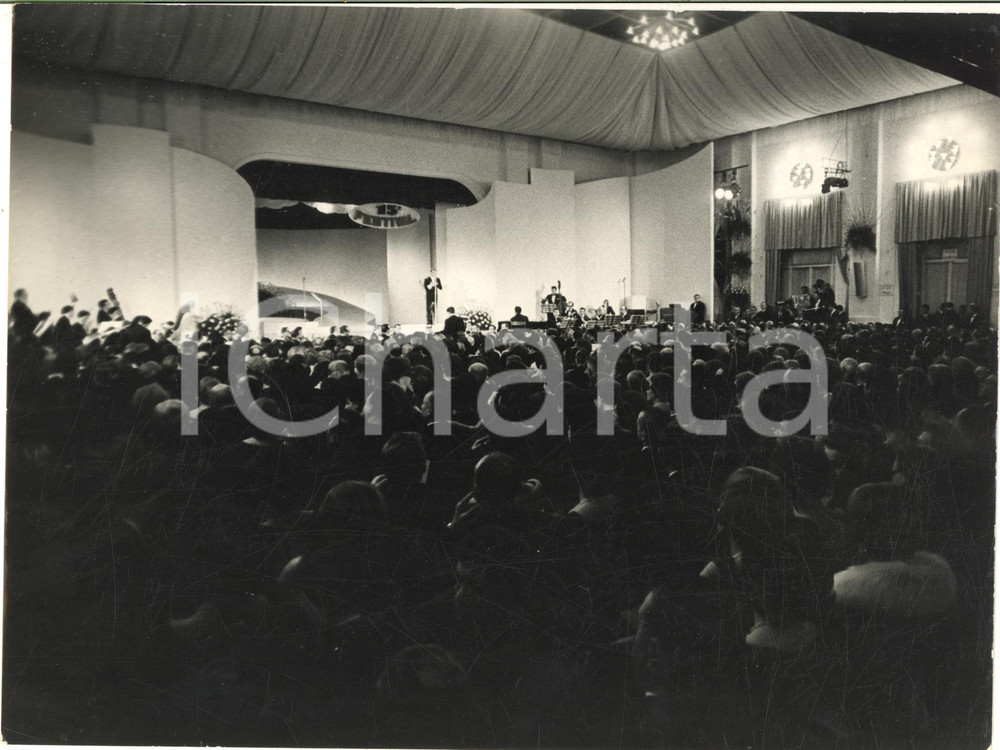 1963 FESTIVAL DI SANREMO Veduta della sala affollata - Foto COSTUME 24x18 cm