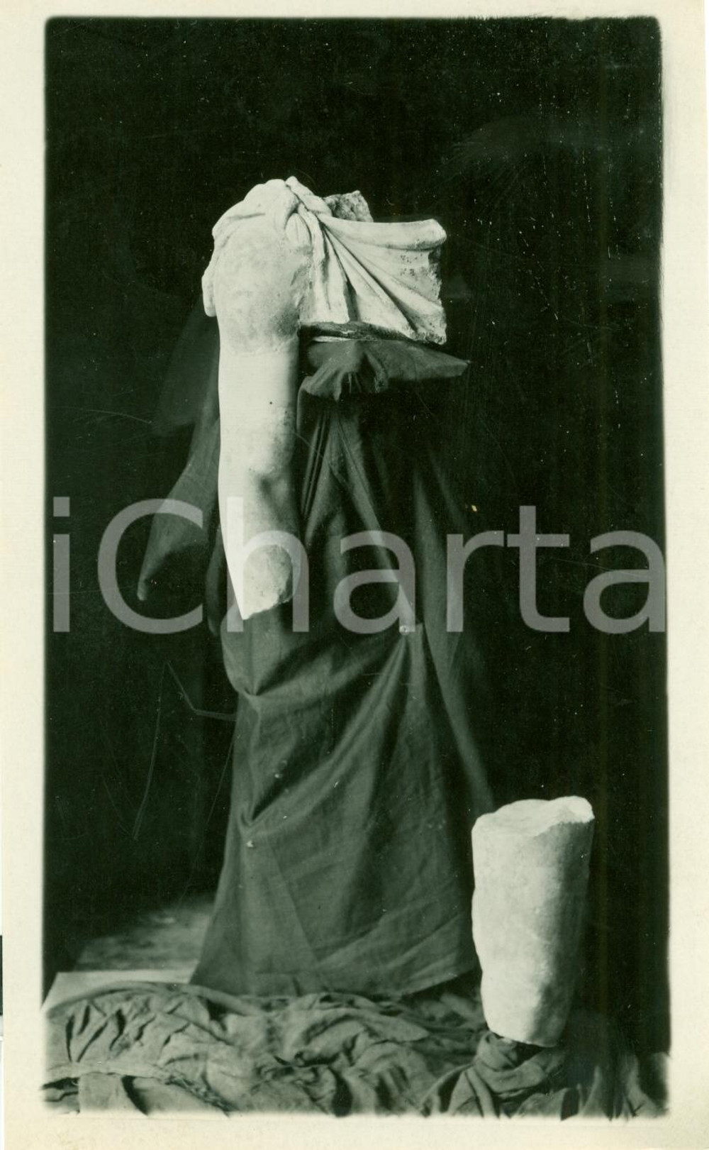 Fotografia d epoca originale 1937 NAPOLI Statua virile in abito eroico Scavi FOTOGRAFIA 1