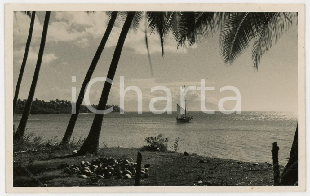 Fotografia d epoca originale 1937 MOOREA Veduta al tramonto con imbarcazione REAL PHOTO cm 13,5 x 8,5 1