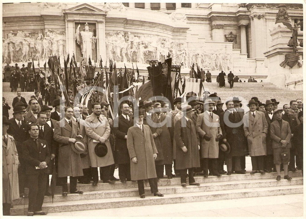 Fotografia d'epoca originale 1930 ca ROMA I congressisti rendono omaggio al MILITE IGNOTO *Fotografia 1