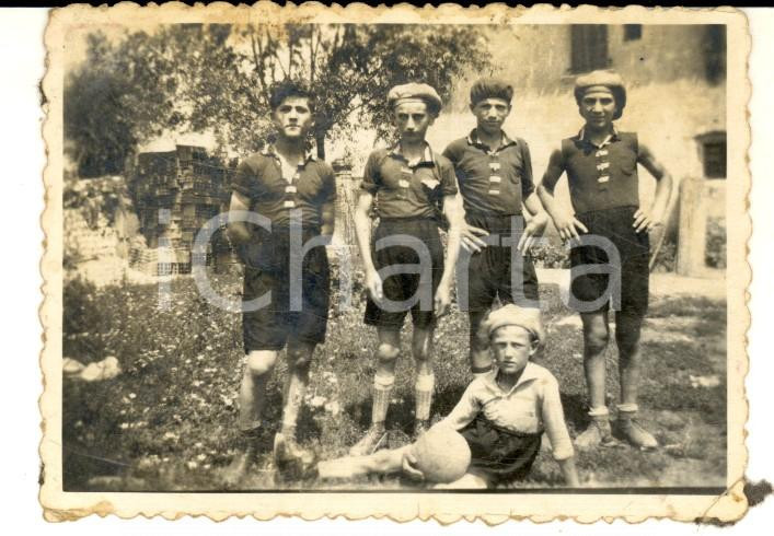 Fotografia d epoca originale 1930 ca VERONA Gruppo di ragazzi in divisa sportiva Foto VINTAGE 8x6 cm 1
