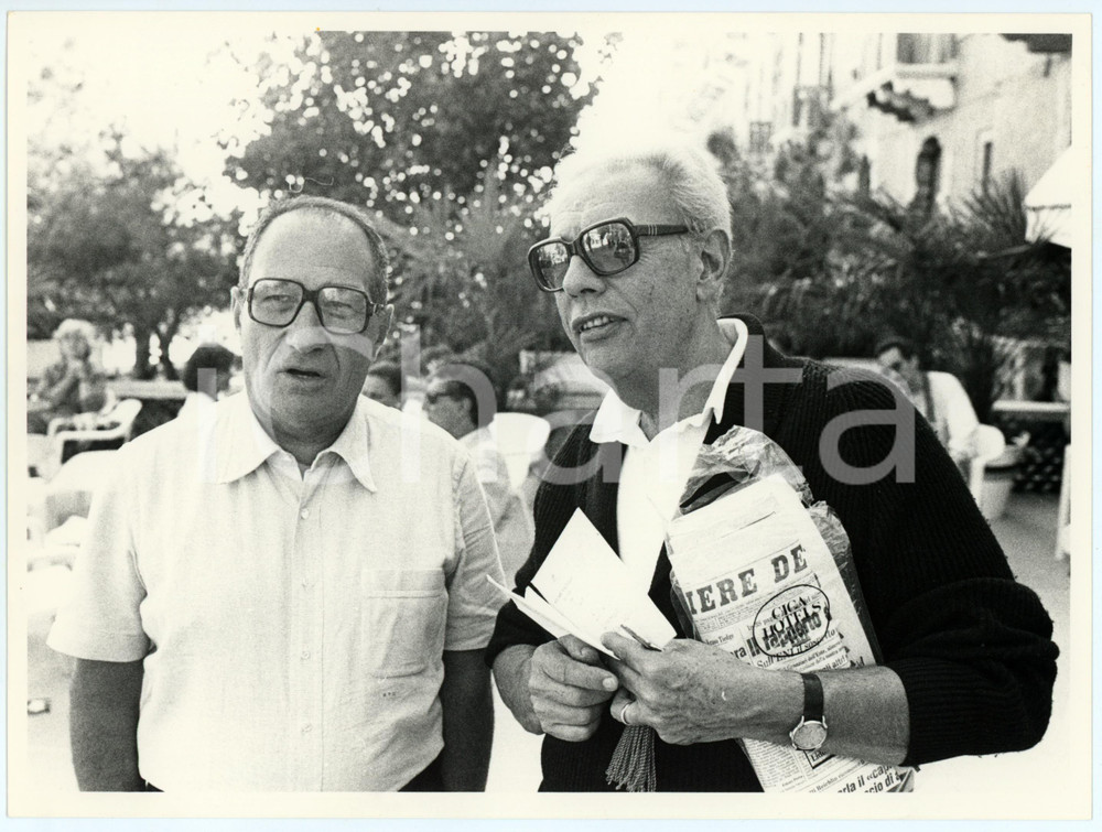 Fotografia d epoca originale 1985 ca VENEZIA  MOSTRA DEL CINEMA Gianluigi RONDI Gian Paolo CRESCI Foto 24x17 1