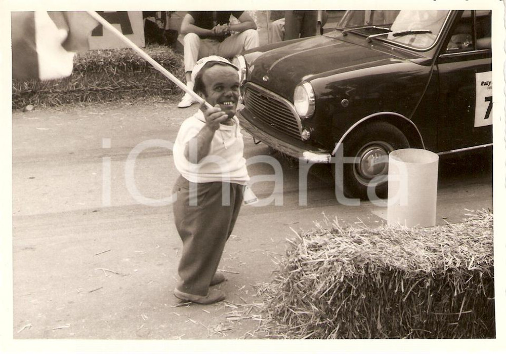 1971 RIVANAZZANO TERME Trofeo TOTAL Rally Club Oltrepò Nano fa partire MINI Foto