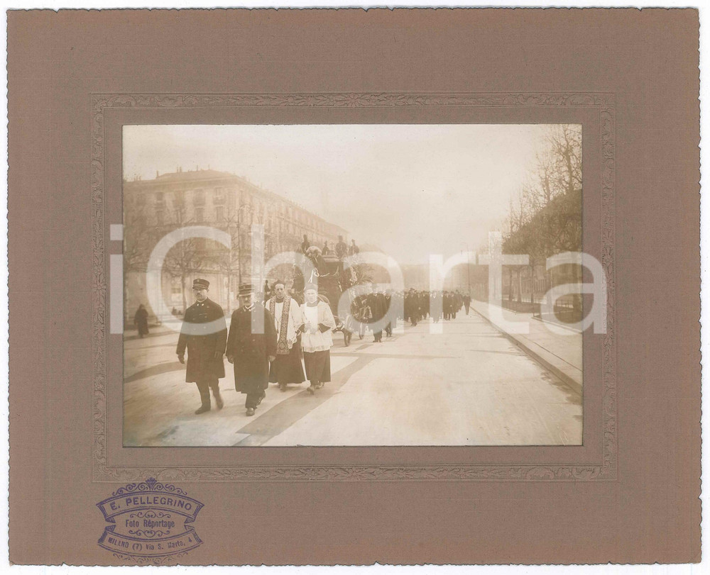 Fotografia d epoca originale 1915 ca MILANO Corteo funebre con carrozza  Foto E. PELLEGRINO 26x21 1