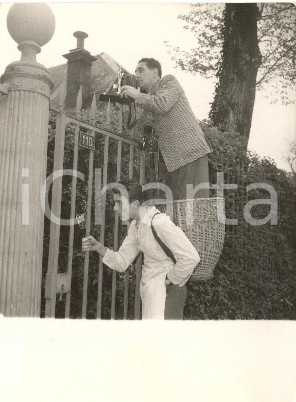 1954 Conferenza GINEVRA Fotografo in una cesta per sorprendere i politici *Foto