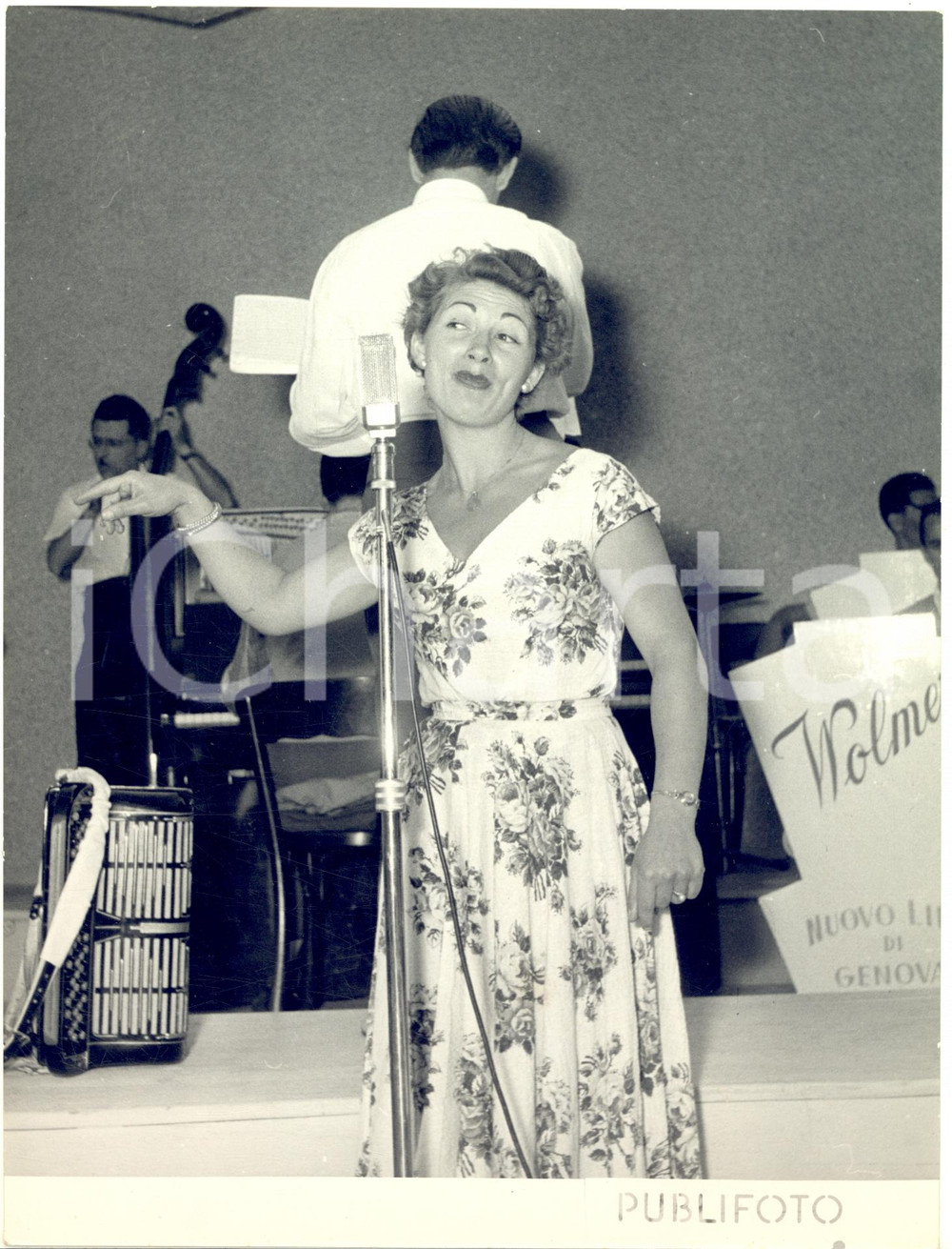 1954 GENOVA Festival della Canzone Francese - Cantante delle SOEURS ETIENNE Foto