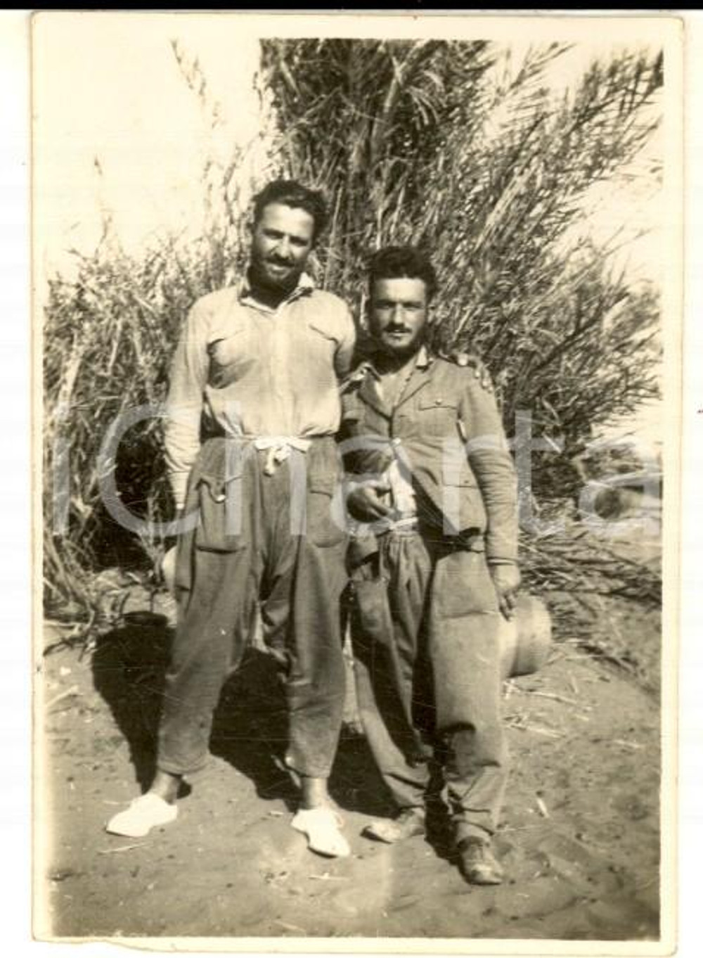 Fotografia d epoca originale 1928 CUFRA LIBIA Cap. BREZZI e mar. PULIGHEDDU dopo la prigionia Foto 6x8 cm 1