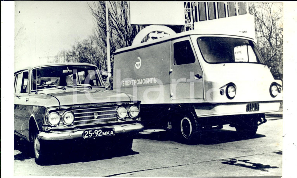Fotografia d epoca originale 1970 MOSCA URSS Il nuovo SOVIET ELECTROMOBILE camion da trasporto Foto 18x13 1