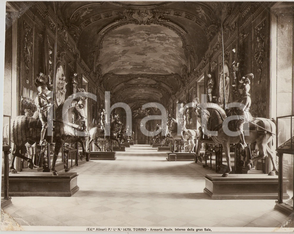 Fotografia d epoca originale 1935 ca TORINO Armeria Reale  Interno della gran sala Foto artistica ALINARI 1