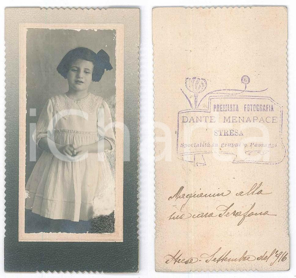Fotografia d epoca originale 1916 STRESA Bambina in abito bianco  Ritratto  Foto Dante MENAPACE 6x11 cm 1
