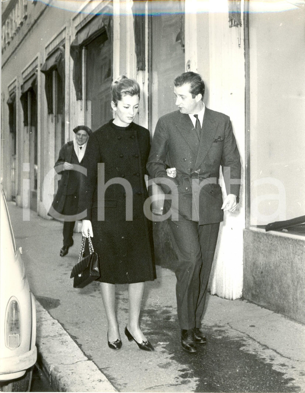 Fotografia d epoca originale 1960 ca ROMA I principi Alberto e Paola del BELGIO lungo le vie della Capitale 1