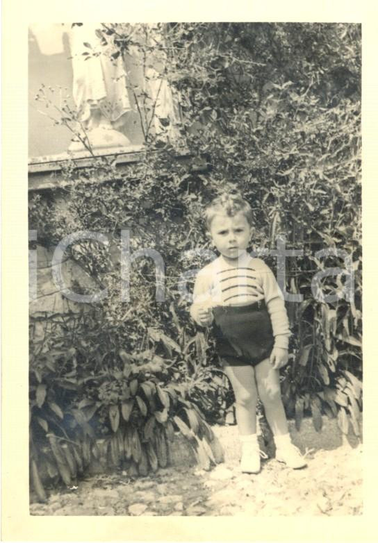 Fotografia d epoca originale 1950 ca DARFO BOARIO TERME Bambino nel giardino dell asilo infantile Foto 7x10 1