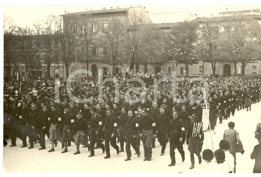 Fotografia d epoca originale 1932 FIRENZE Sfilata LEVA FASCISTA in Piazza INDIPENDENZA Foto LOCCHI 1