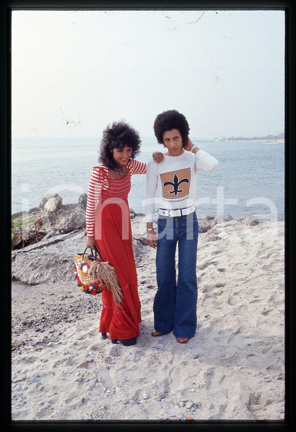 35mm vintage slide* 1970 ca CATANIA (?) Gianni Marcella BELLA in spiaggia (8)