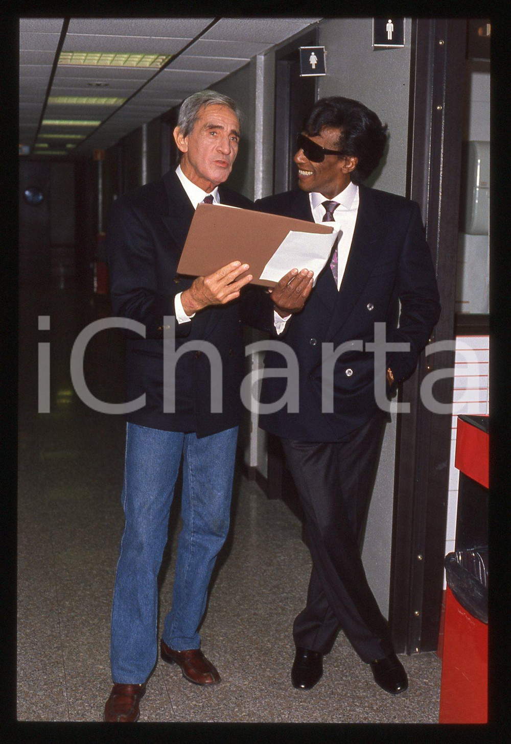 35mm vintage slide* 1985ca COSTUME Walter CHIARI e Rocky ROBERTS Ritratto (1)